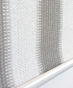 Detailfoto van het buitenrolgordijn grijs/wit