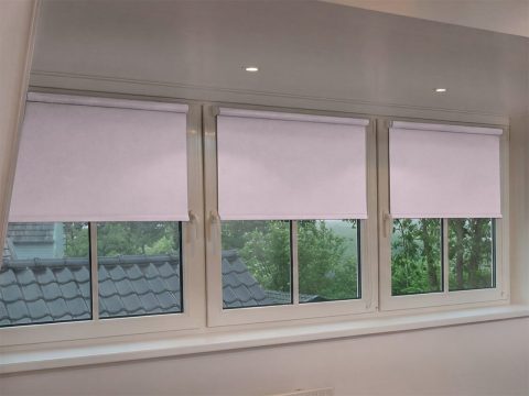 Mini rolgordijn – verduisterend Lichtroze (B669)