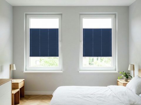 Plissé met greep – verduisterend Helder blauw (N706)